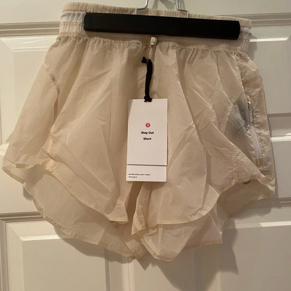 Lululemon shorts - Picture 1 of 4